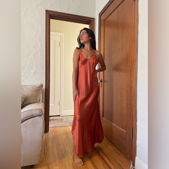 Banana republic silk slip dress - Picture 2 of 4